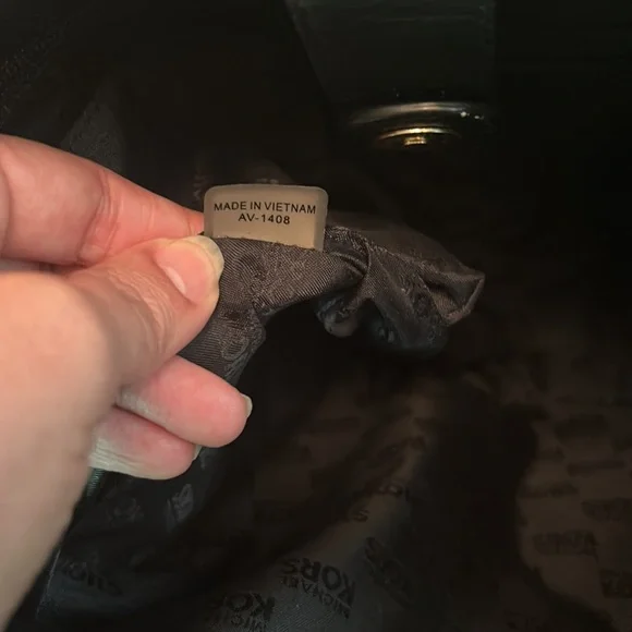 Michael Michael Kors Hamilton Whipstitched Black Pebbled Leather EW Tote - Picture 12 of 15